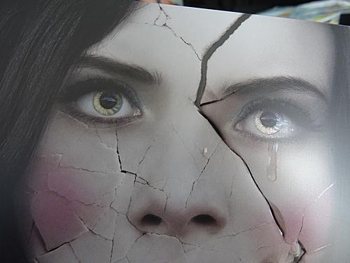 Klicke auf die Grafik für eine vergrößerte Ansicht  Name: Ghostland-steelbook-3.jpg Ansichten: 1 Größe: 202,8 KB ID: 87426