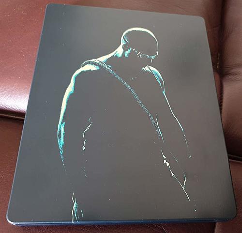 Klicke auf die Grafik für eine vergrößerte Ansicht  Name: Pitch-Black-steelbook-zavvi.jpg Ansichten: 1 Größe: 52,7 KB ID: 93456