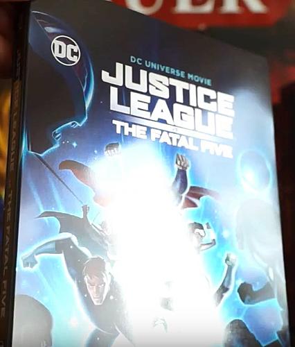 Klicke auf die Grafik für eine vergrößerte Ansicht  Name: Justice-League-Fatal-Five-steelbook-2.jpg Ansichten: 1 Größe: 51,1 KB ID: 100091