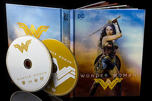 Klicke auf die Grafik für eine vergrößerte Ansicht

Name: fotografias-del-digibook-de-wonder-woman-en-blu-ray-3d-y-2d-original17.jpg
Ansichten: 106
Größe: 162,9 KB
ID: 126121