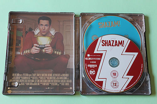 Klicke auf die Grafik für eine vergrößerte Ansicht  Name: fotografias-del-stelbook-de-shazam-en-uhd-4k-y-blu-ray-uk-original13.jpg Ansichten: 1 Größe: 232,8 KB ID: 137440