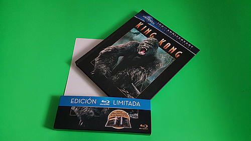 Klicke auf die Grafik für eine vergrößerte AnsichtName: digibook-de-king-kong-de-peter-jackson-en-blu-ray-original4.jpgAnsichten: 1Größe: 105,3 KBID: 141127