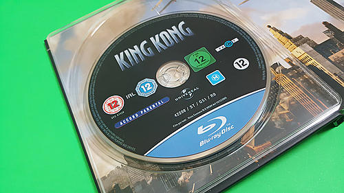 Klicke auf die Grafik für eine vergrößerte AnsichtName: digibook-de-king-kong-de-peter-jackson-en-blu-ray-original13.jpgAnsichten: 1Größe: 147,0 KBID: 141136