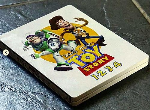 Klicke auf die Grafik für eine vergrößerte Ansicht  Name: Toy-Story-Int%C3%A9grale-steelbook-0.jpg Ansichten: 1 Größe: 75,0 KB ID: 161468