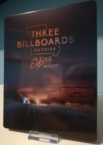 Klicke auf die Grafik für eine vergrößerte Ansicht  Name: Three-Billboards-steelbook-fr-1.jpg Ansichten: 1 Größe: 14,2 KB ID: 163844