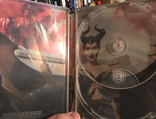 Klicke auf die Grafik für eine vergrößerte Ansicht  Name: Maleficent-Mistress-of-Evil-steelbook-BestBuy-4.jpg Ansichten: 1 Größe: 69,2 KB ID: 178176