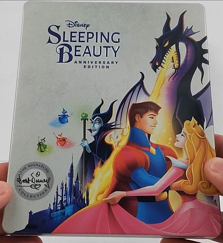 Klicke auf die Grafik für eine vergrößerte Ansicht  Name: Sleeping-Beauty-steelbook5.jpg Ansichten: 1 Größe: 86,4 KB ID: 203590