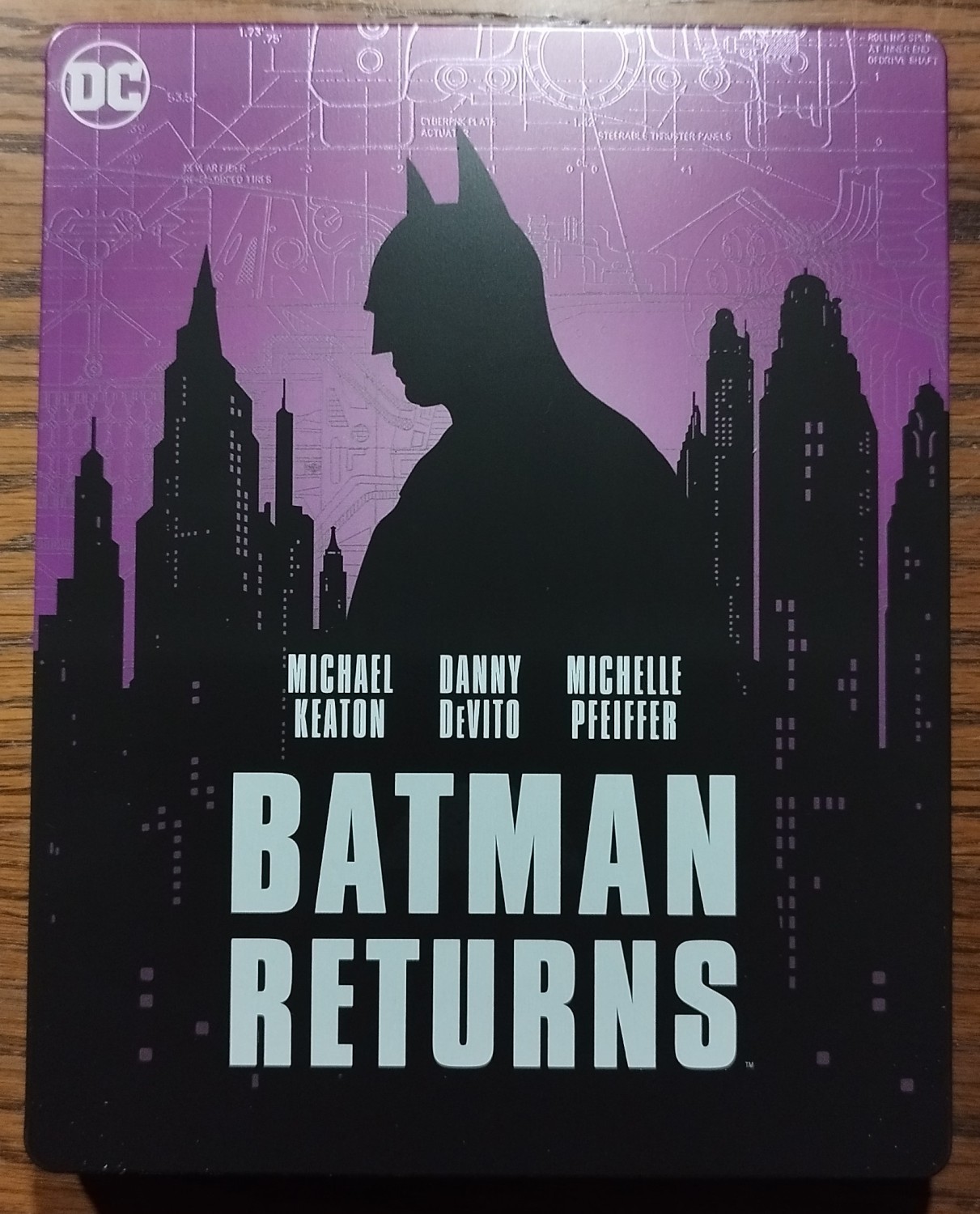 Klicke auf die Grafik für eine vergrößerte Ansicht  Name: Batmans Rückkehr - Cover 02.jpg Ansichten: 0 Größe: 302,7 KB ID: 377408